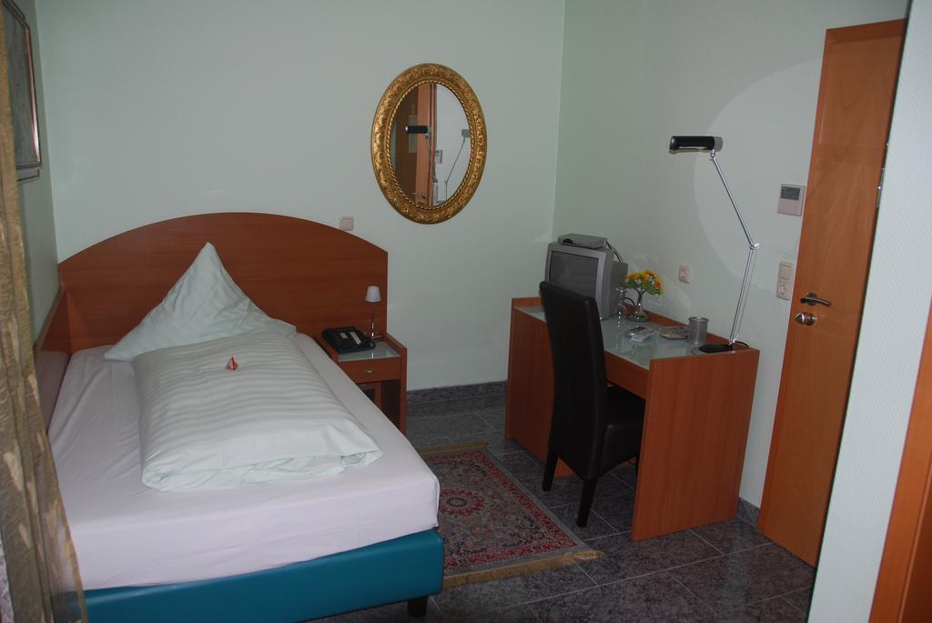 Hotel & Restaurant Garda Darmstadt Room photo