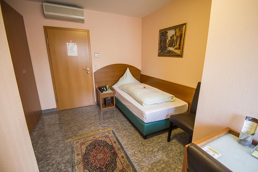 Hotel & Restaurant Garda Darmstadt Room photo